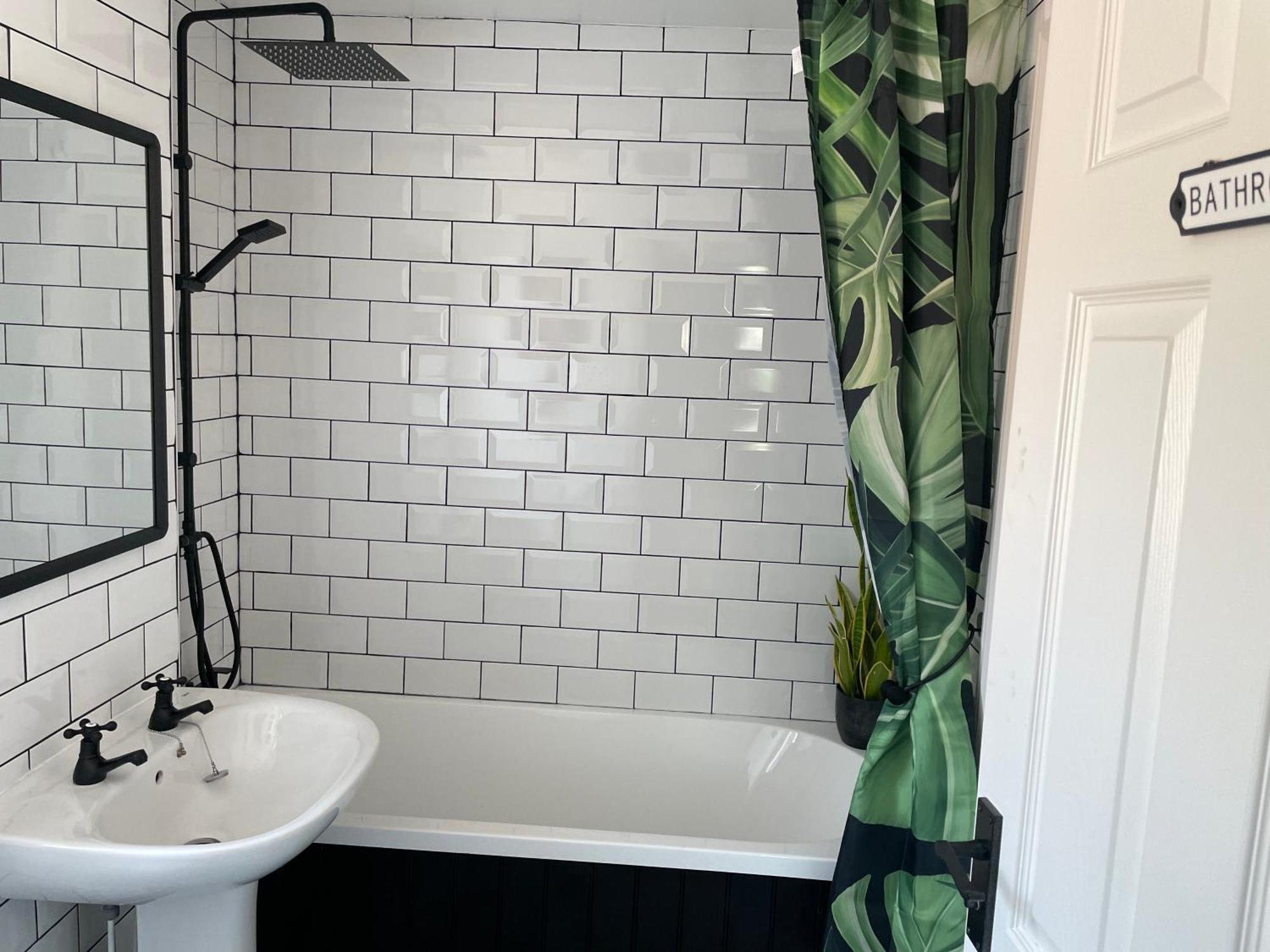 Cosy Home From Home With Private Bathroom - Free Parking Cardiff Ngoại thất bức ảnh